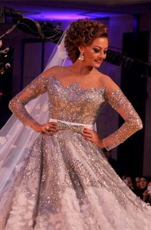 بالصور.. بشرى ترتدي فستان زفاف هاني البحيري