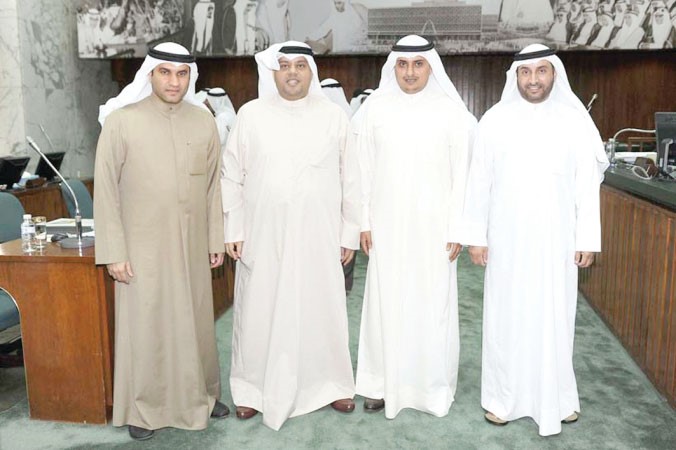 حسن كمال وعبدالله الكندري مع احمد المنفوحي ومحسن الثامري
