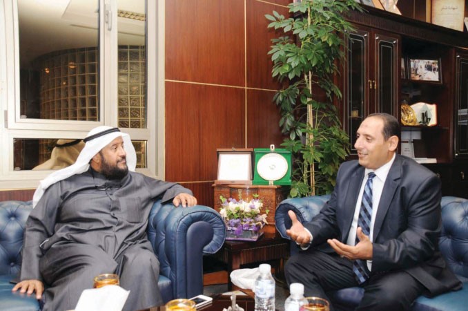 ابراهيم الصالح خلال اللقاء مع الزميل اسامة ابو السعود﻿
