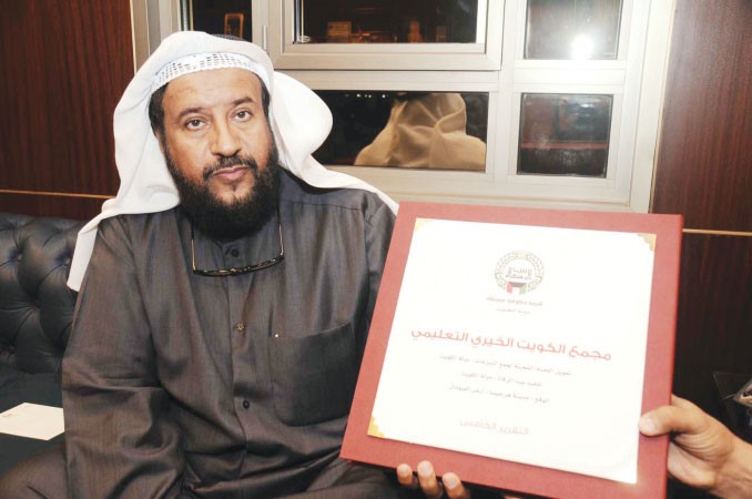 الصالح متحدثا عن مجمع الكويت الخيري التعليمي الذي تقيمه اللجنه الشعبية الكويتية لدعم الصومال﻿