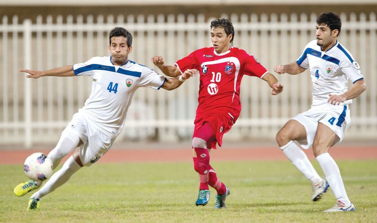 البرازيلي روجيريو مطالب باختراق دفاع الجهراء	 الازرقكوم﻿