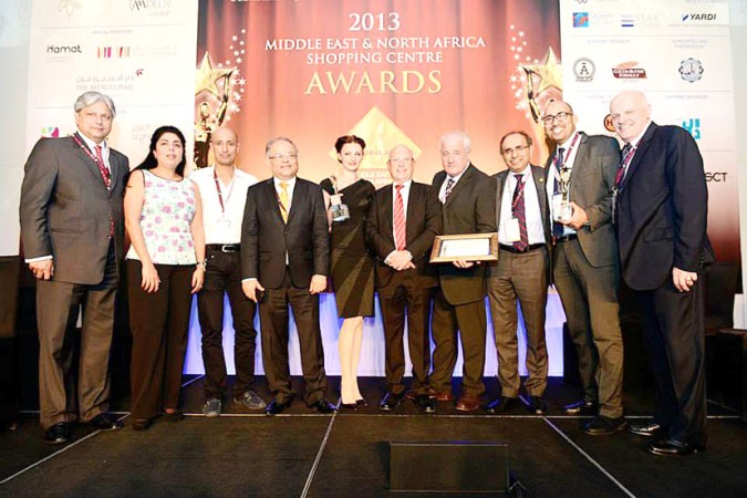 جانب من تسلم جائزتي مول 360