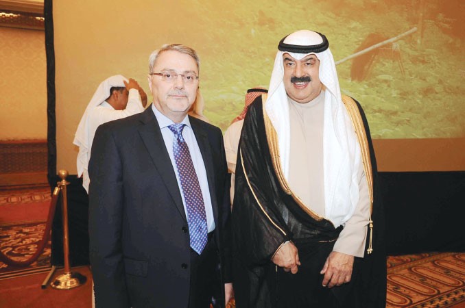 السفير خالد الجارالله مع السفير محمد حسين بحر العلوم

