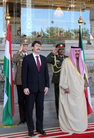 ممثل صاحب السمو الامير الشيخ صباح الاحمد سمو ولي العهد الشيخ نواف الاحمد خلال لقائه رئيس هنغاريا ﻿