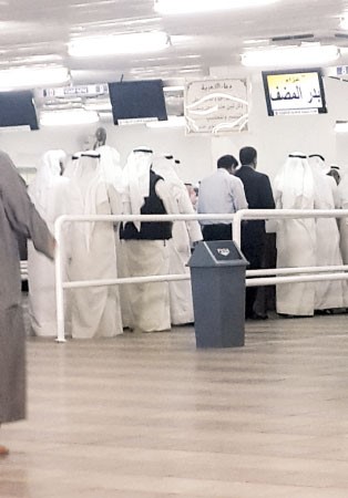 جانب من الحضور في مقبرة الصليبخات