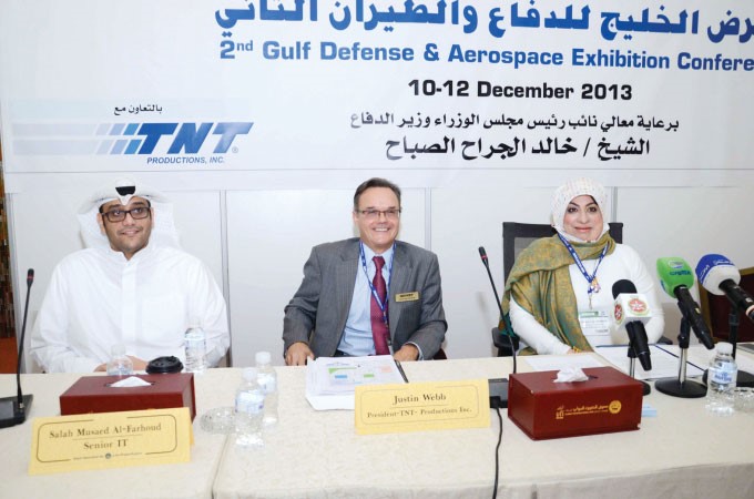 جانب من المؤتمر الصحافي 