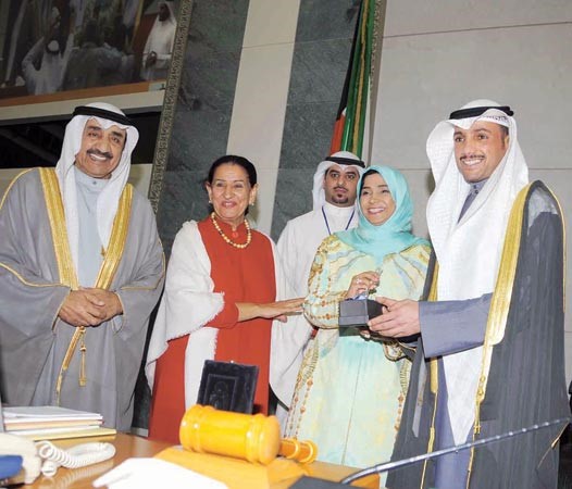 جاسم الخرافي ورئيس مجلس الامة مرزوق الغانم والشيخة شيخة العبدالله ورحاب بورسلي خلال الاجتماع العاشر لجلسة ذوي الاحتياجات