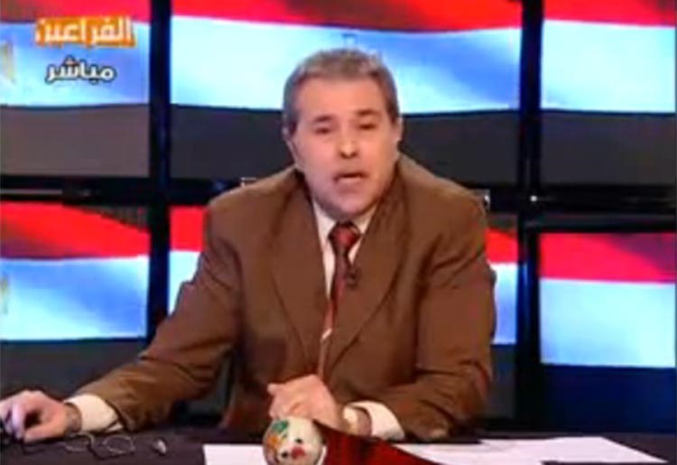 بالفيديو.. عكاشة «يشحت» على الهواء: عايز تمويل ولو «شنطة خيار» !
