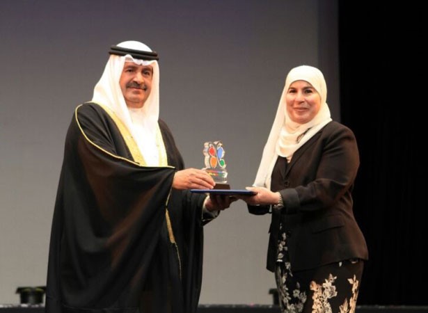 سمو الشيخ علي بن خليفة مكرما دفاطمة الملا