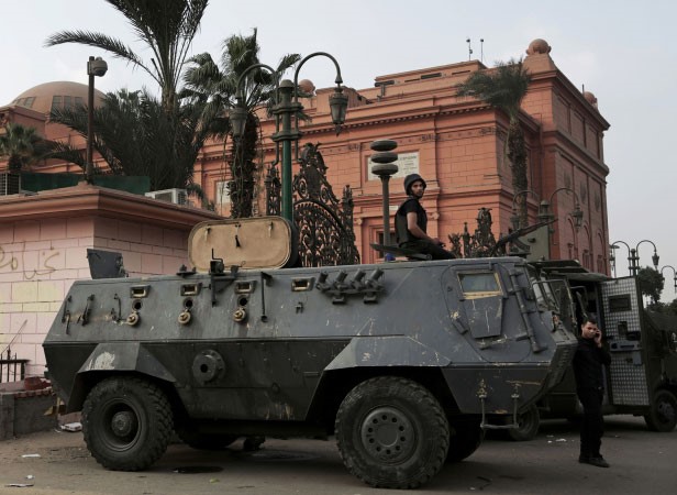 صورة ارشيفية لجانب من تامين قوات الشرطة للمتحف المصري في ميدان التحرير اپ﻿