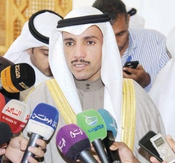 رئيس مجلس الامة مرزوق الغانم متحدثا للصحافيين