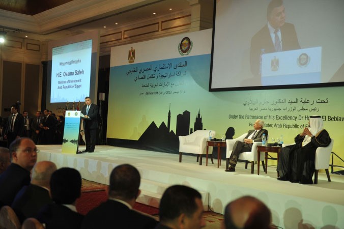 اسامة صالح متحدثا خلال المنتدى﻿