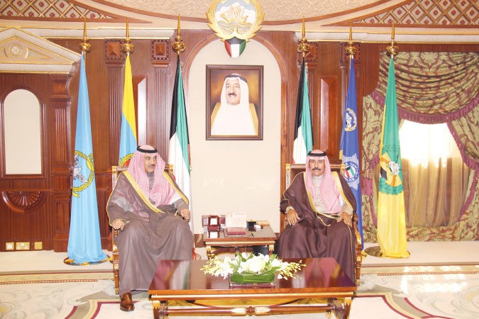 سمو ولي العهد الشيخ نواف الاحمد مستقبلا الشيخ صباح الخالد ﻿