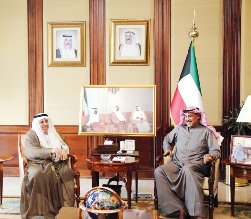 الشيخ صباح الخالد اثناء استقباله السفير دعبدالعزيز الفايز ﻿