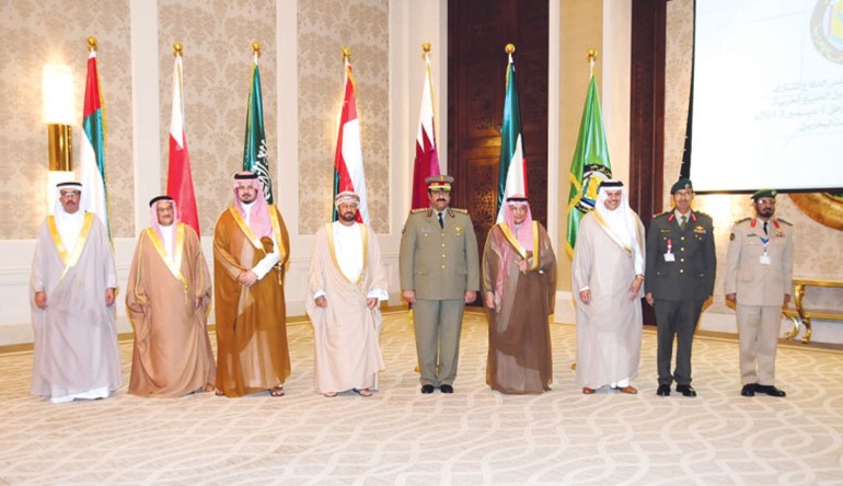 الشيخ خالد الجراح مع المشاركين في الاجتماع 12 لوزراء الدفاع في دول مجلس التعاون الخليجي﻿