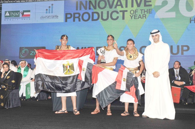 بدر الخرافي مع الشركة المصرية الفائزة في المسابقة