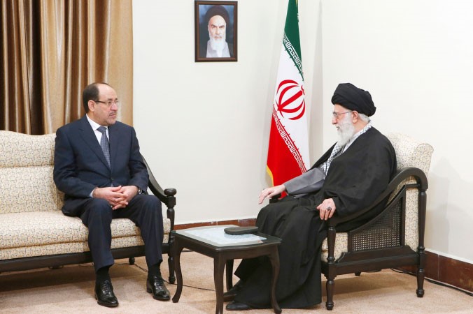 المرشد الاعلى للثورة الايرانية علي خامنئي مستقبلا رئيس الوزراء العراقي نوري المالكي في طهران امساپ﻿
