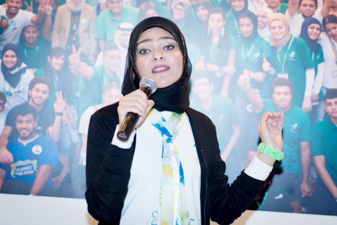 مريم المشموم تلقي قصيدتها ﻿