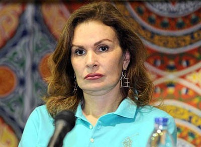 صورة.. يسرا بالكمامة في مستشفي مراكش