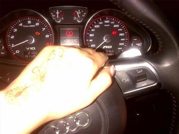 بالصور.. ميساء مغربي تطلب رأيكم في حنة يدها 
