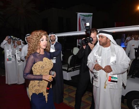 بالصور.. ميريام فارس بفستان غريب يثير الانتقادات في الإمارات