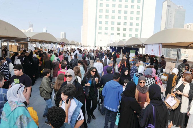 اقبال جماهيري كبير على الاستفادة من معروضات السوق﻿