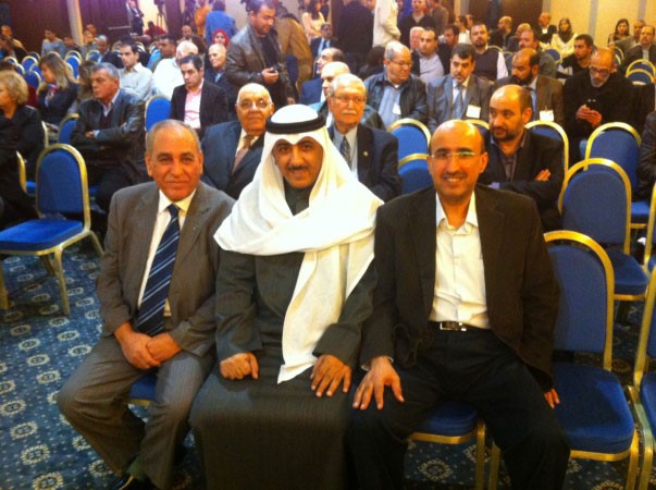 عبدالله المطيري وسط وعبدالعزيز الخطيب يمين﻿