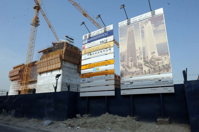 مجسم لمقر بنك الكويت المركزي قيد الانشاء وقد ساهم الشيخ سالم العبدالعزيز اثناء قيادته للبنك في انشائه ويسعى الان لانشاء البرج الاداري لوزارة المالية التي يقودها حاليا﻿