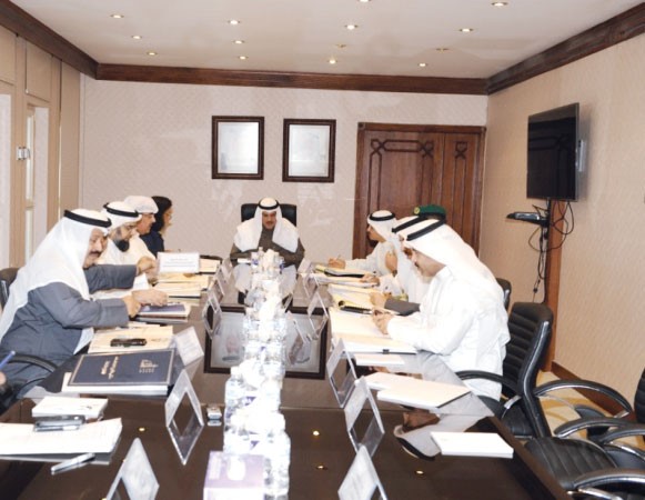 الشيخ سلمان الحمود اثناء ترؤسه الاجتماع التحضيري للجنة الدائمة للاحتفال بالاعياد والمناسبات الوطنية﻿