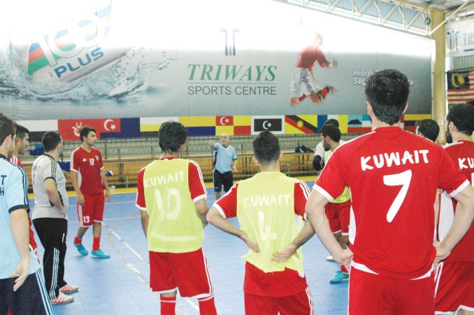 الاسباني لويس يشرف على تدريب منتخب الصالات﻿