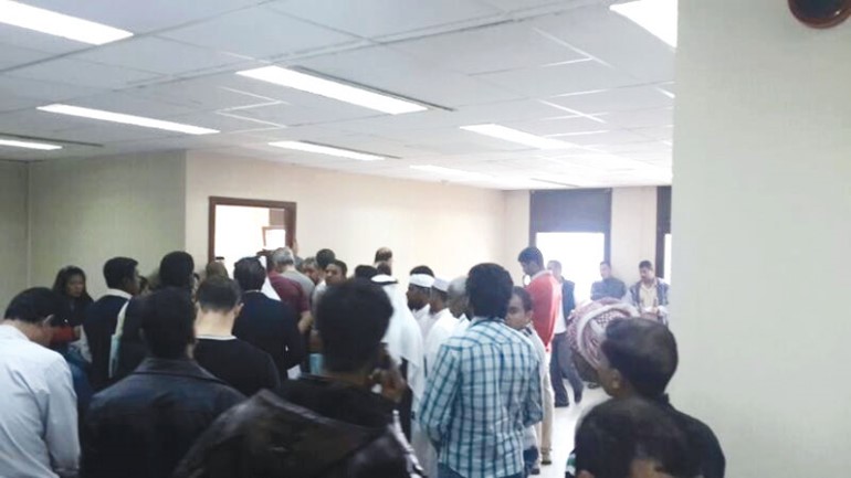 جانب من الازدحام في ادارة علاقات العمل ﻿