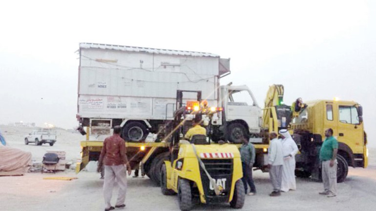 رفع احدى البقالات المتنقلة من بر العبدلي