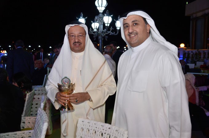 العميري والعجمي بعد تسلم الجوائز
