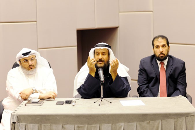 ابراهيم الصالح متحدثا الى موظفي بيت الزكاة﻿
