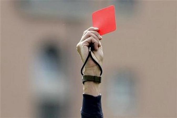 بلاتيني يريد استبعاد اللاعب 15 دقيقة بدلاً من طرده