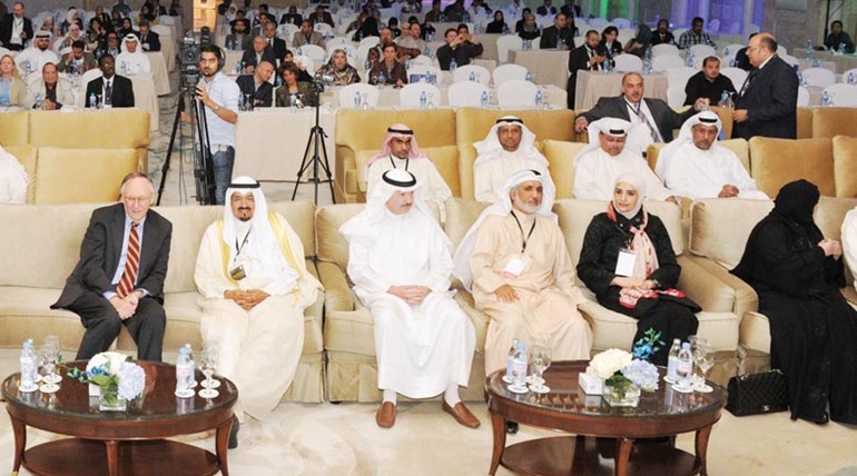 الشيخ احمد العبدالله وعبداللطيف السريع ود عبدالله سهر و جاك دنجرموند في مقدمة الحضور متين غوزال
