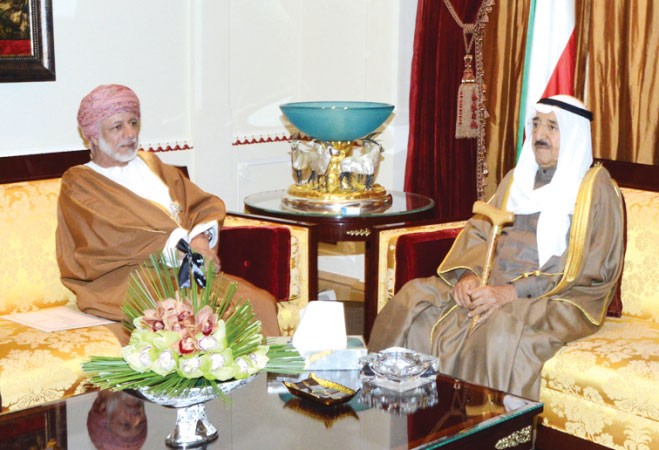 صاحب السمو الامير الشيخ صباح الاحمد مستقبلا يوسف بن علوي