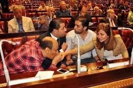 صورة: قبلة أحمد بدير لليلى علوي تثير الجدل 