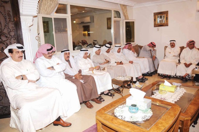 جانب من الرياضيين ويبدو بطل الجودو السابق طارق الغريب﻿