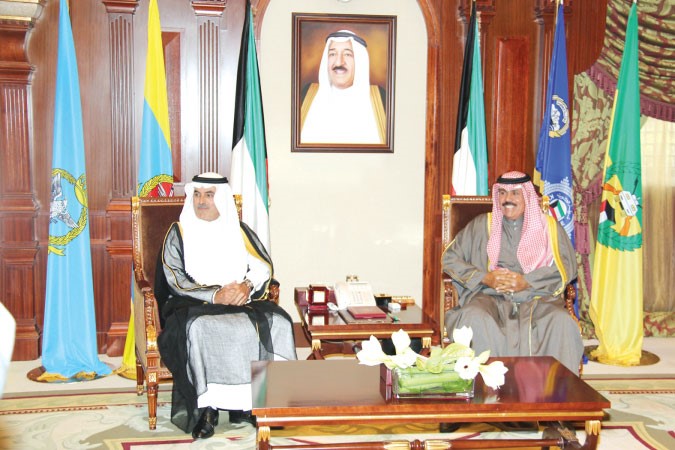 سمو ولي العهد الشيخ نواف الاحمد مستقبلا عبدالعزيز الغرير﻿