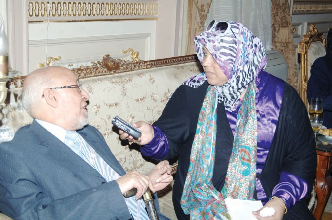 المستشار حامد عبدالله متحدثا للزميلة هناء السيد 	ناصر عبدالسيد﻿