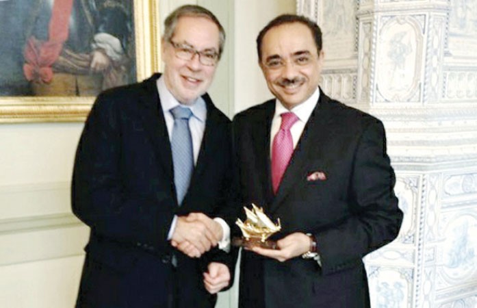 السفير بدر التنيب مع عمدة برن الكسندر تشابات ﻿