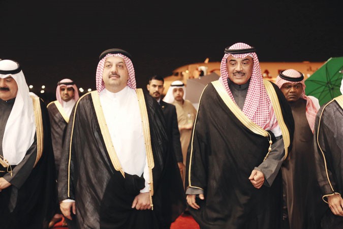  الشيخ صباح الخالد مستقبلا وزير الخارجية القطري خالد بن محمد العطية 