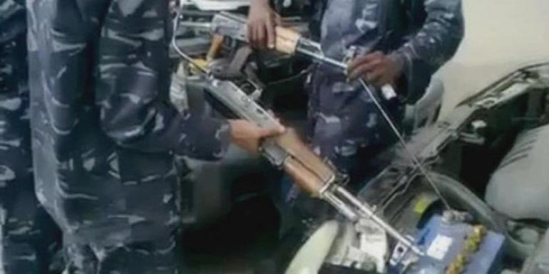 بالفيديو.. يمنيون يستخدمون طريقة لاتخطر على البال لشحن بطاريات السيارات