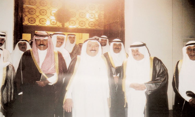 صاحب السمو الامير الشيخ صباح الاحمد وسمو ولي العهد الشيخ نواف الاحمد والمرحوم باذن الله عبدالرحمن العسعوسي خلال احدى المناسبات﻿