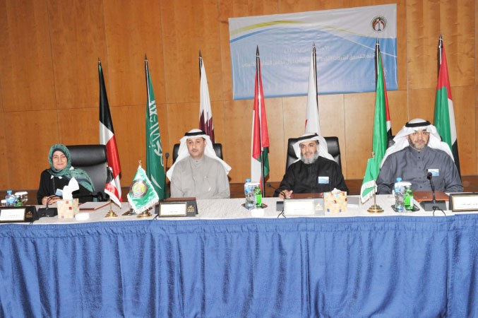 احمد العيدان مترئسا الجلسة النقاشية لشركات النفط الخليجية متين غوزال
