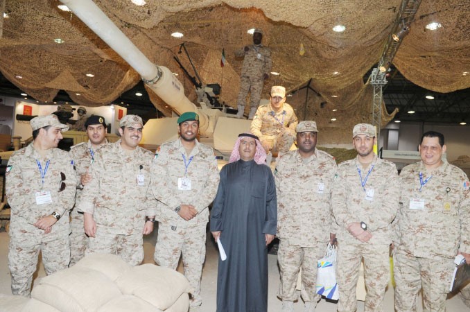 الزميل عبدالهادي العجمي في جناح الجيش الكويتي