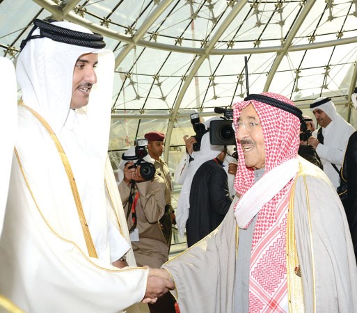 صاحب السمو الامير الشيخ صباح الاحمد مستقبلا امير قطر صاحب السمو الشيخ تميم بن حمد ﻿