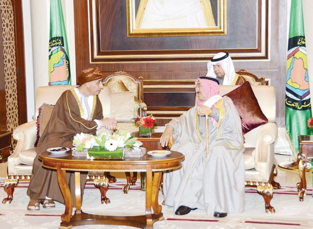 صاحب السمو الامير خلال لقائه صاحب السمو فهد بن محمود سعيد﻿