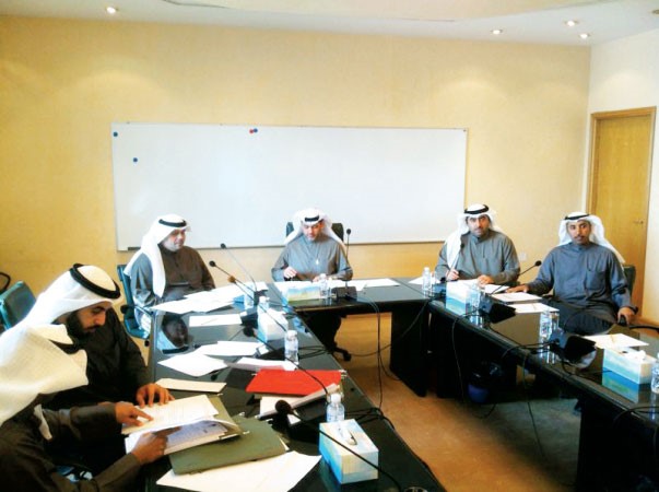دحسن كمال خلال ترؤسه اجتماع لجنة العاصمة
